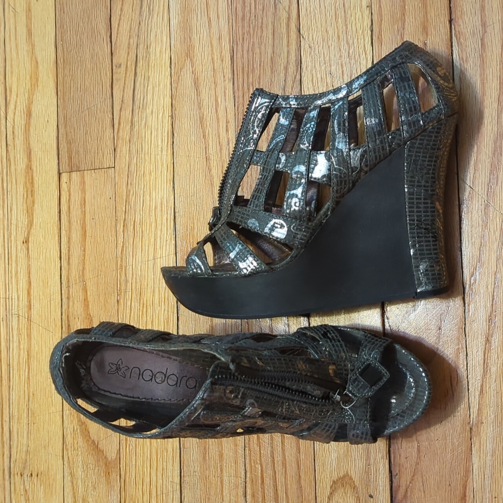 Caged Silver Platform Wedges size 8, front zipper
